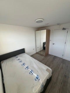 Double Bedroom &pound;840 - Shared Hmo E7 Main Photo