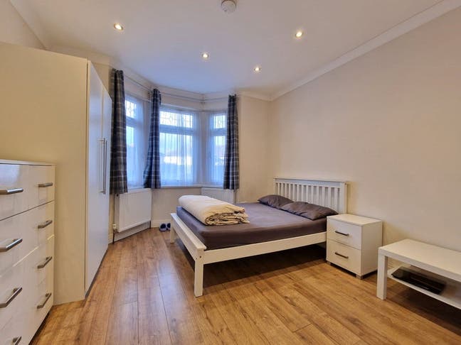 🏡 Fantastic Doubles (X3) in Modern House - HA9 Main Photo