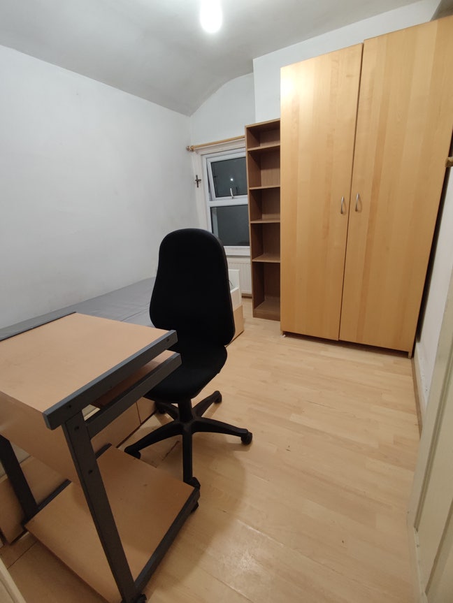 **URGENT Single Room Bedroom Single Working Person Main Photo