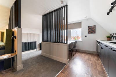  🍌 Large Studio w/ Ensuite - Best Location  Main Photo