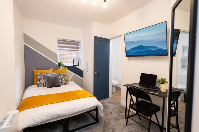  New Luxury En Suite Bedroom   Main Photo