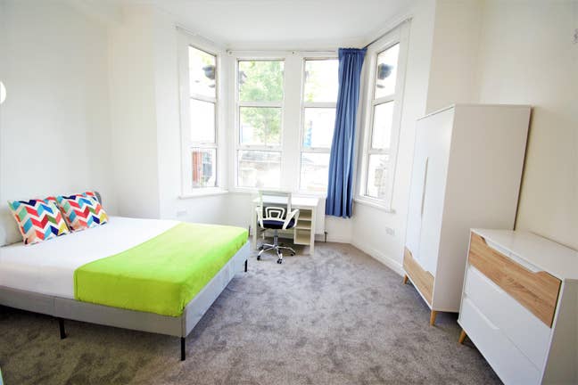 2 en suites / Walking distance to Westfield Centre Main Photo