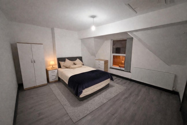 Newly Refurbished - Spacious Rooms Available Main Photo