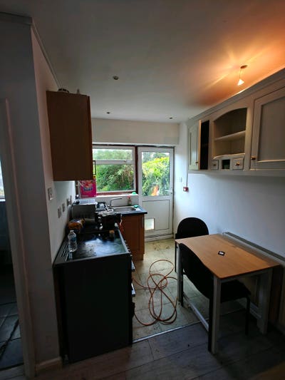 1 Small bedroom flat Main Photo
