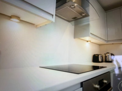 Beautiful 2 Bedroom House with off road parking  Main Photo