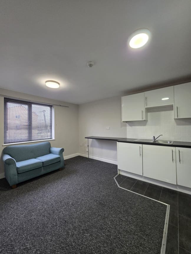 1 Bed Flat in Broadway Main Photo