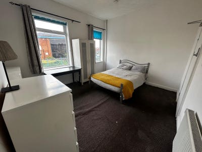 📍 Prime Location | 15 Mins from Manchester Centre Main Photo