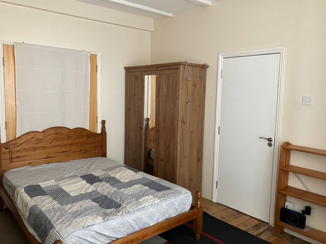 Spacious Bright double room in Upton Park/Plaistow Main Photo