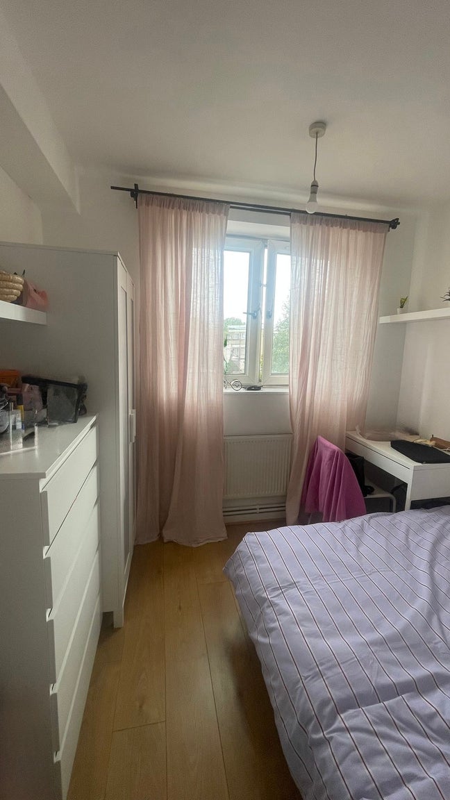 Double bedroom for let Main Photo