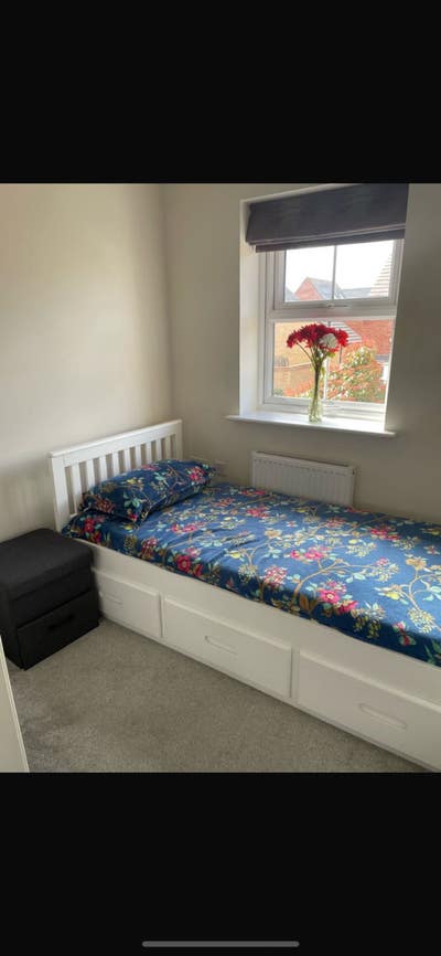 Nice and clean house.2 minutes walk from all emeni Main Photo