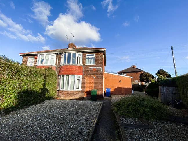 Modern Ensuite Rooms | 200 Harrowden Road, Wheatle Main Photo