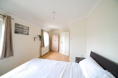 ⚡Prime Stratford Double Room–All Bills Included⚡ Main Photo