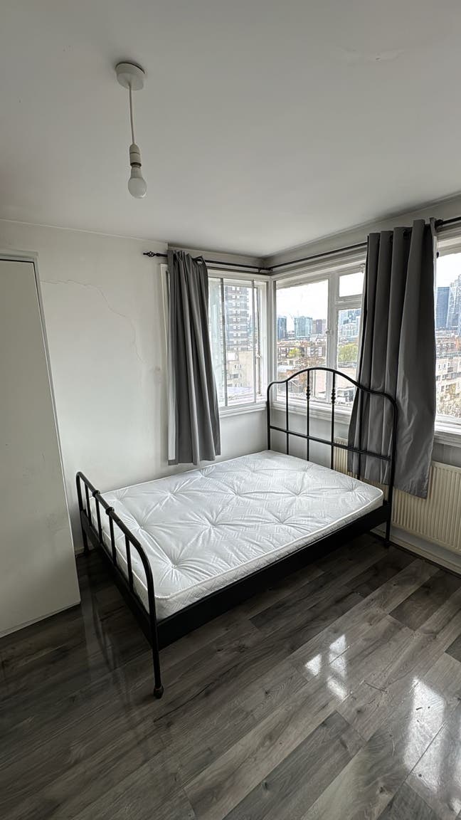 Friendly Couple Room Zone 1/Half Deposit Only**** Main Photo