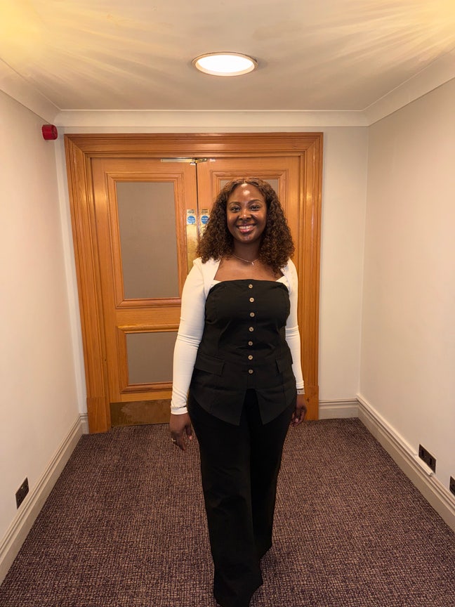 I am a professional Female aged 29. I am lookin... Main Photo