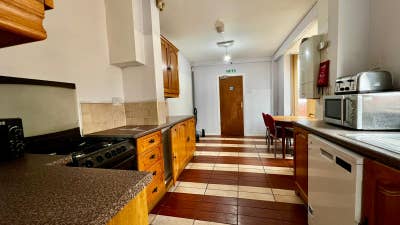 &pound;0 Rent - UC/DSS Accommodation - 5 Rooms Available Main Photo