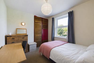 Six Bedrooms Available to Students Main Photo