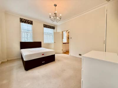 Large 1-Bed W1 | Short Let | Bright & Quiet Main Photo