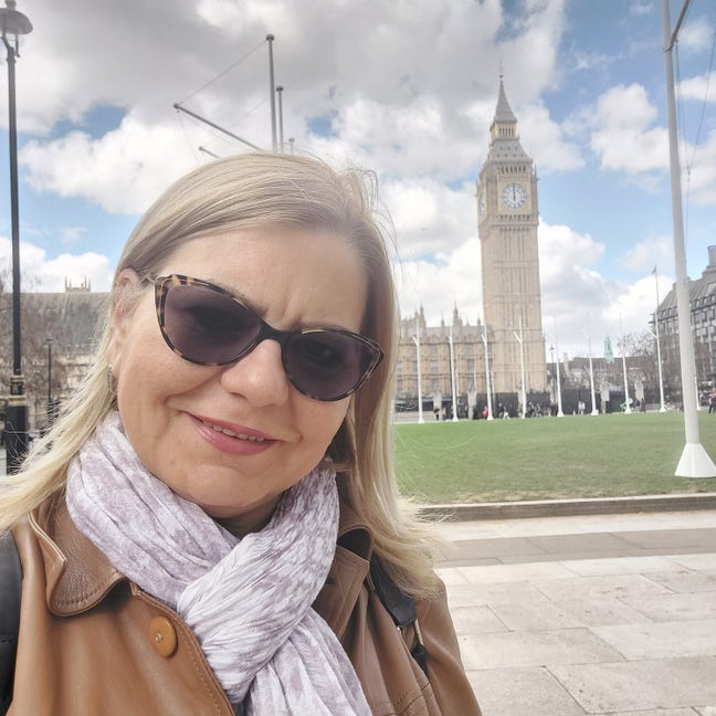 Female seeks a furnished  studio flat Main Photo