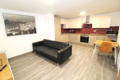 En-suite Semi Studio Double Room Fully Furnished Main Photo