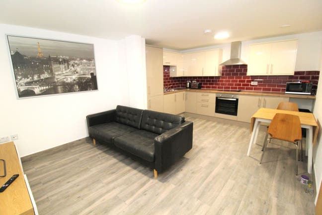 En-suite Semi Studio Double Room Fully Furnished Main Photo