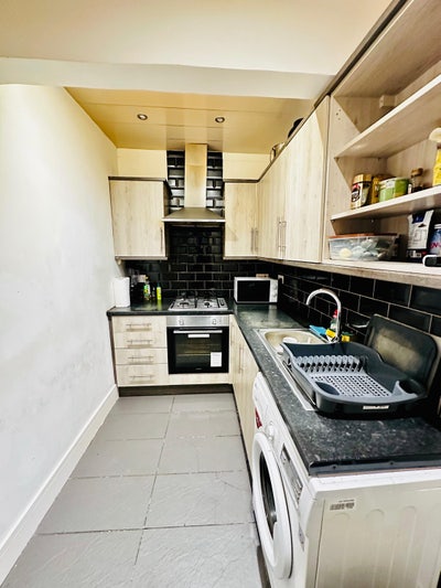 Double Room With Separate Washroom Available  Main Photo