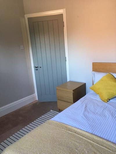 1 Double room in 5-Bed Professional House share Main Photo