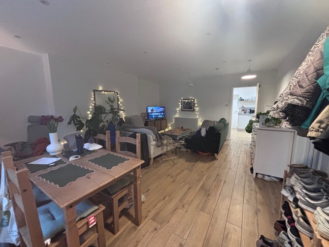 Double Room in Clifton Garden Flat Main Photo