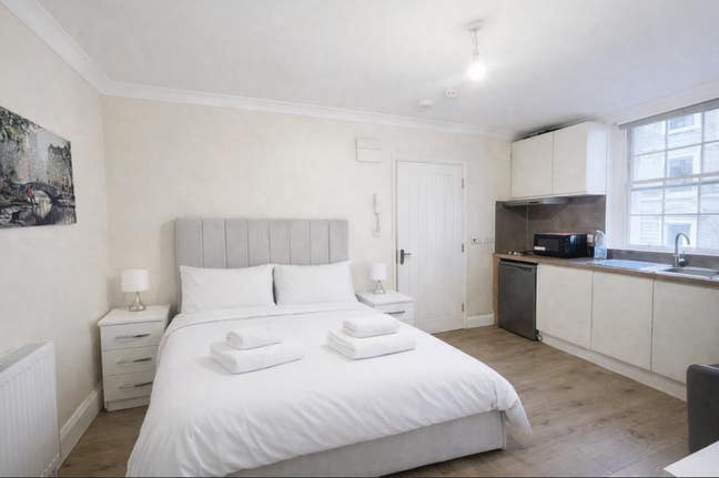 Ensuite Studio room Available in Marylebone Main Photo