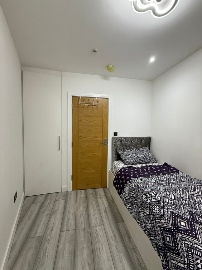 Single Room In Chigwell  Main Photo