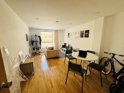 Two Bedroom Modern Apartment with Two Bathrooms  Main Photo
