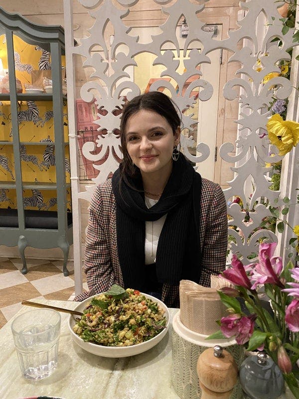 Professional Female seeks a single or double room Main Photo