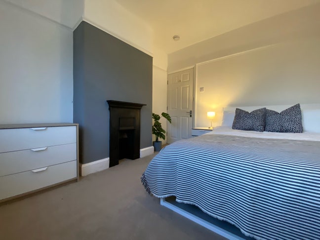 30 secs from Solihull Station  Main Photo