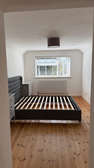 Double Bedroom in Narberth  Main Photo