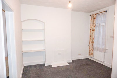 Bright & airy 2 bed flat in Hackney Central E9 Main Photo