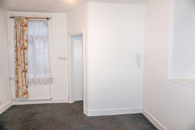 Bright & airy 2 bed flat in Hackney Central E9 Main Photo