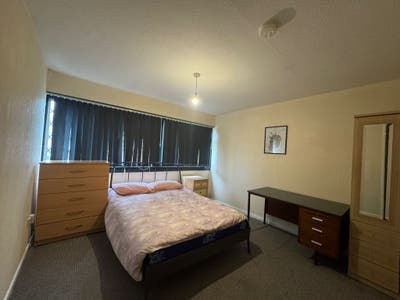 Room Available in Druids Heath b14  Main Photo