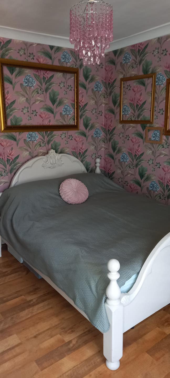 One Double bedroom- shared facilities. Main Photo