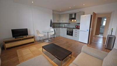 Large Double Room Available Now Main Photo