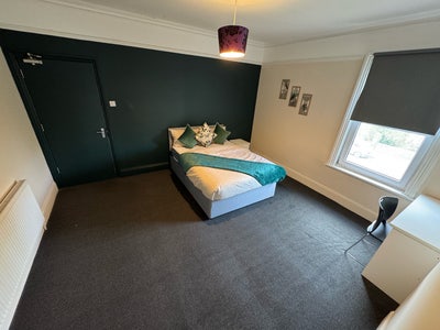 🛏️ Double Rooms Near Station – Bills Inc Main Photo