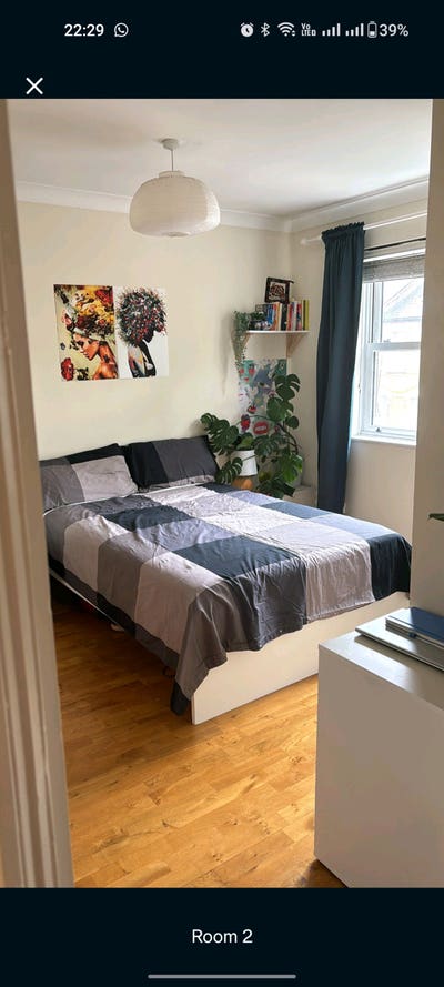 Spacious Room Available in a Lovely House Share Main Photo