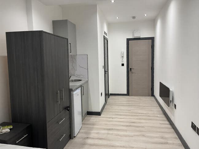 DSS- Studio Flat Available in Tooting Lambeth SW16 Main Photo