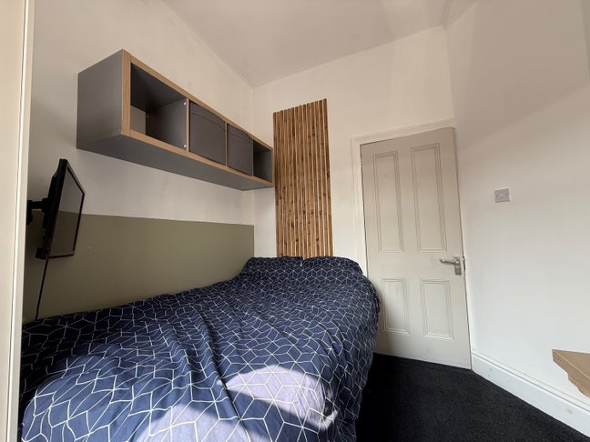 Beautiful Double Rooms available in shared house Main Photo
