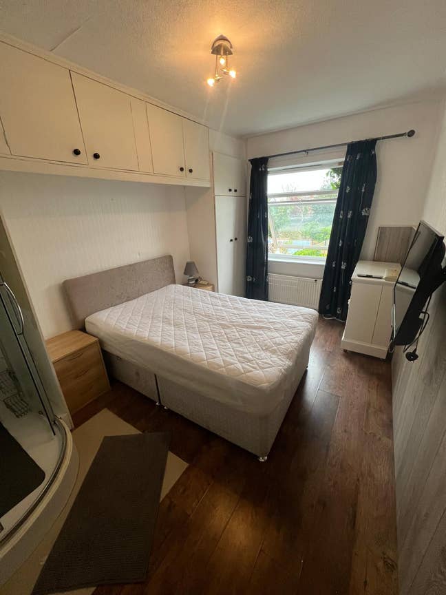 Spacious double room in Worcester  Main Photo