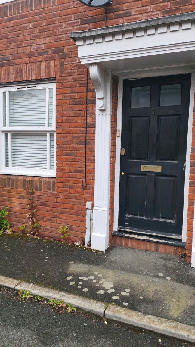 Room for rent in quite house Main Photo