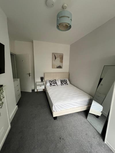 🛏️Cozy room in Aldgate East | Available May Main Photo