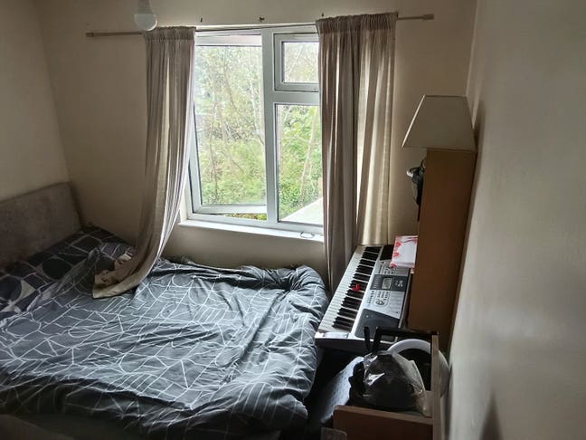 Room Available for Immediate shifting Main Photo