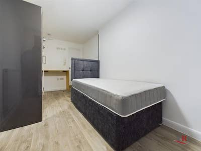 Single En-Suite Room Near Queensbury Station Main Photo