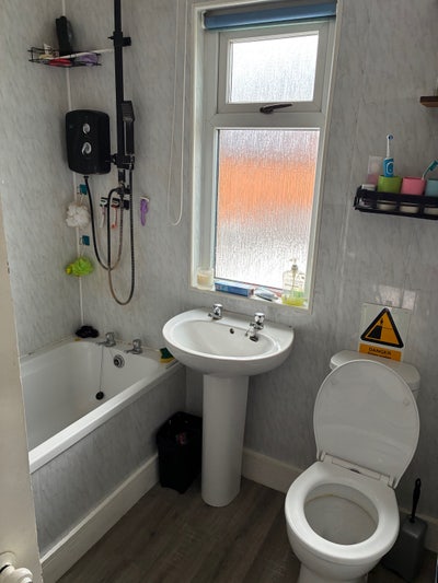 Double room to rent  Main Photo