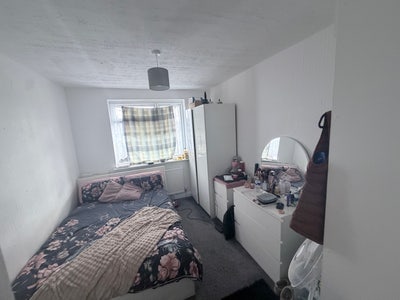 One room for rent Main Photo