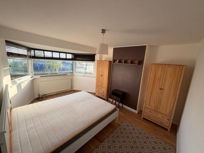 Double Room to Rent – IG8 8QH | All Bills Included Main Photo